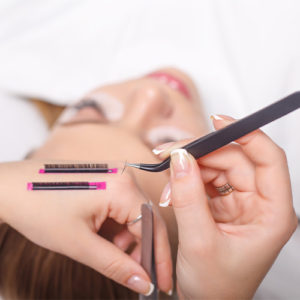 Eyelash extension course and kit